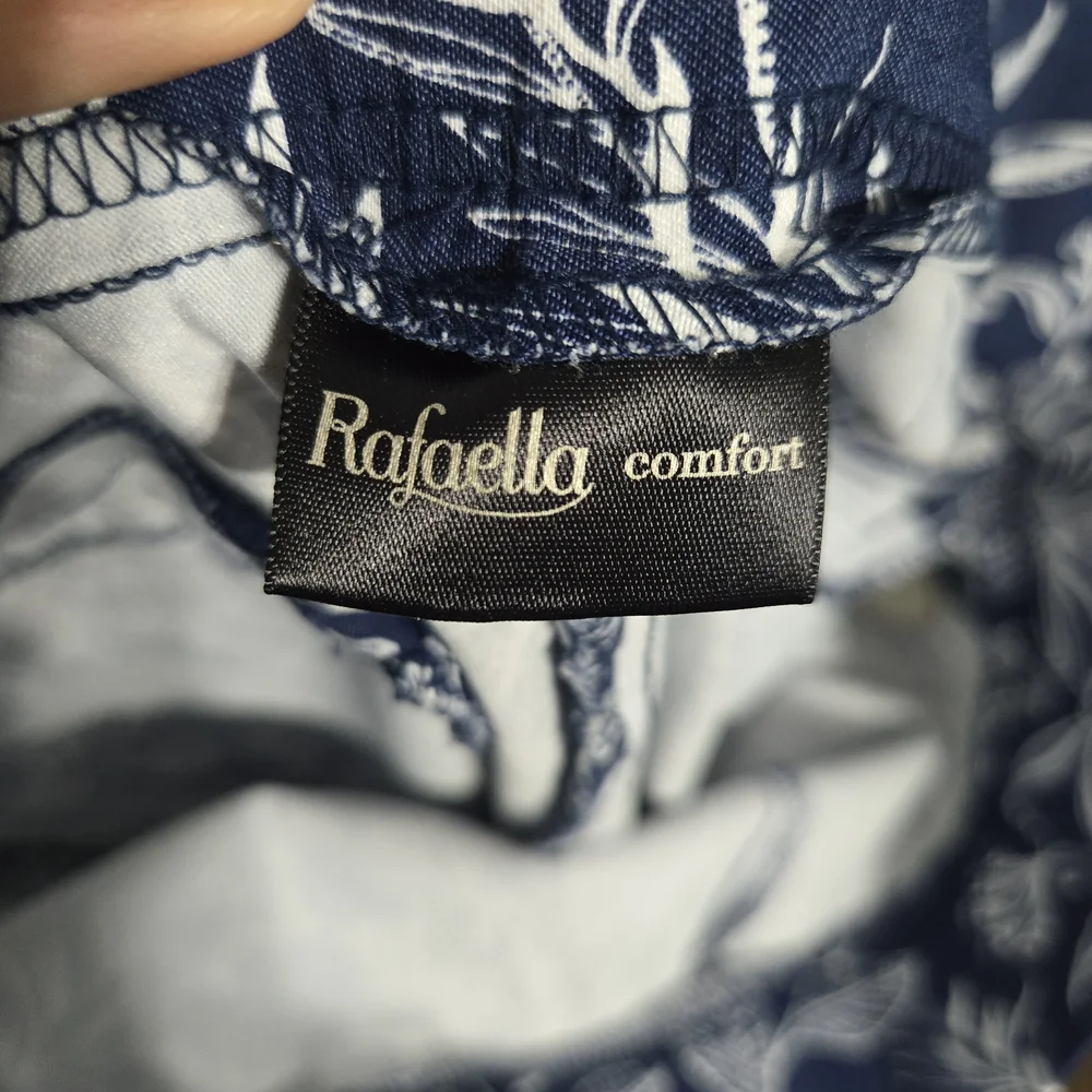 P#6 Rafaella Navy and White Floral Women Pants Size 14‎